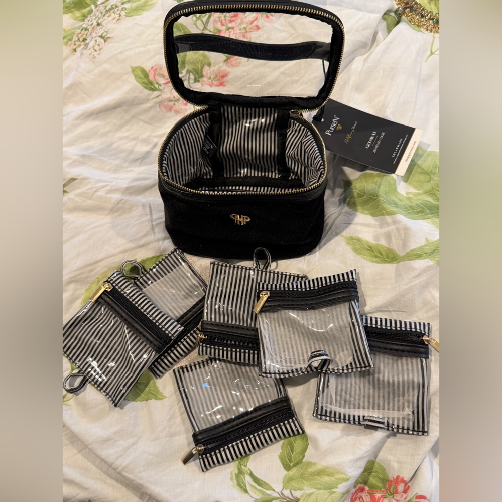 PurseN black velvet Getaway Jewelry Case. NWT
